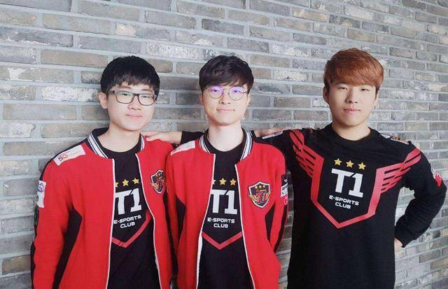 他在赛后采 他在赛后采