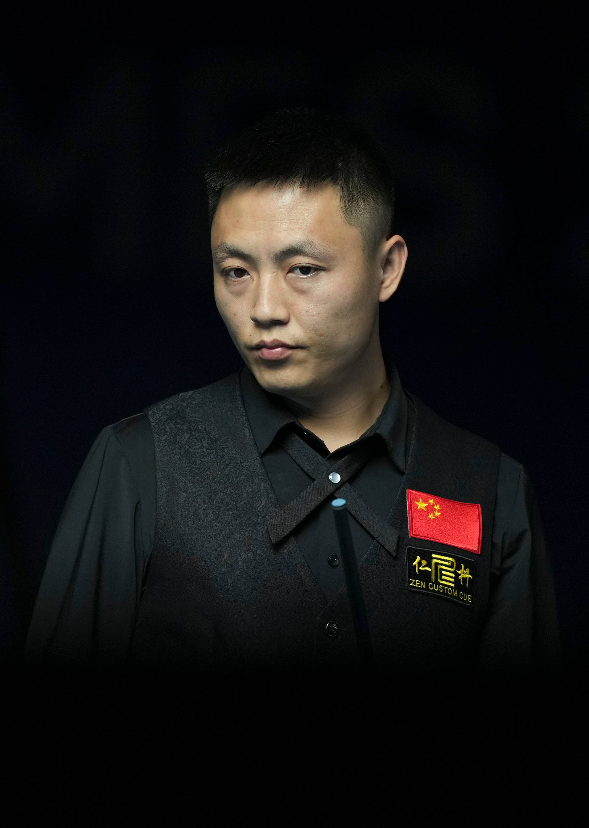 以及一名能
